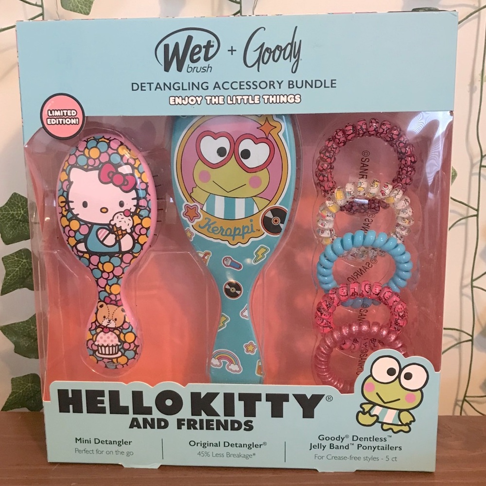 Hello Kitty & Friends Keroppi Limited Edition Detangling Brush Accessory Bundle